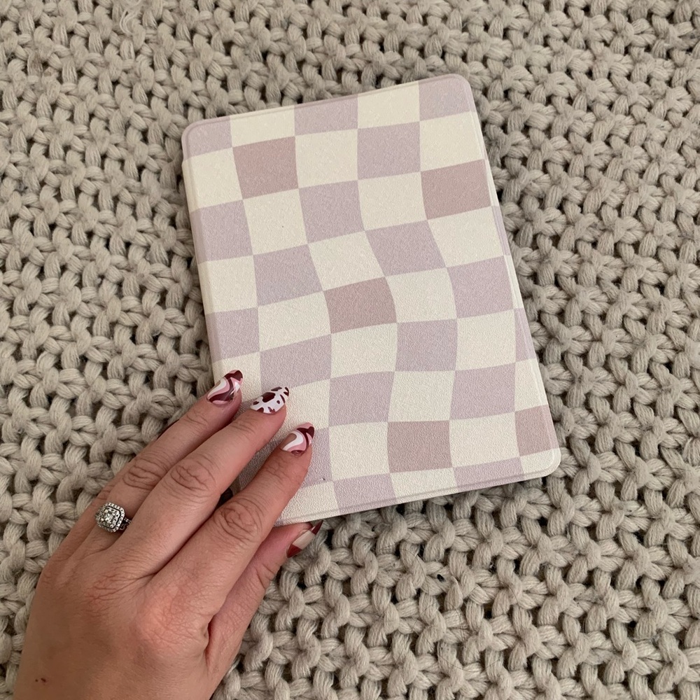 Elegant Checkered eBook Reader Cover